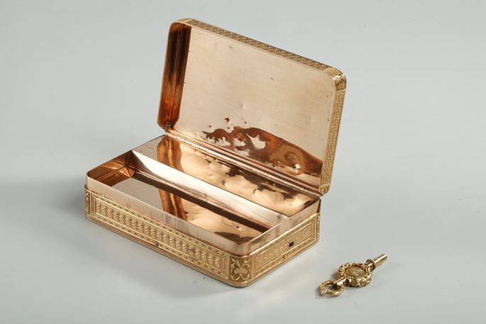 An gold musical snuff box | MasterArt